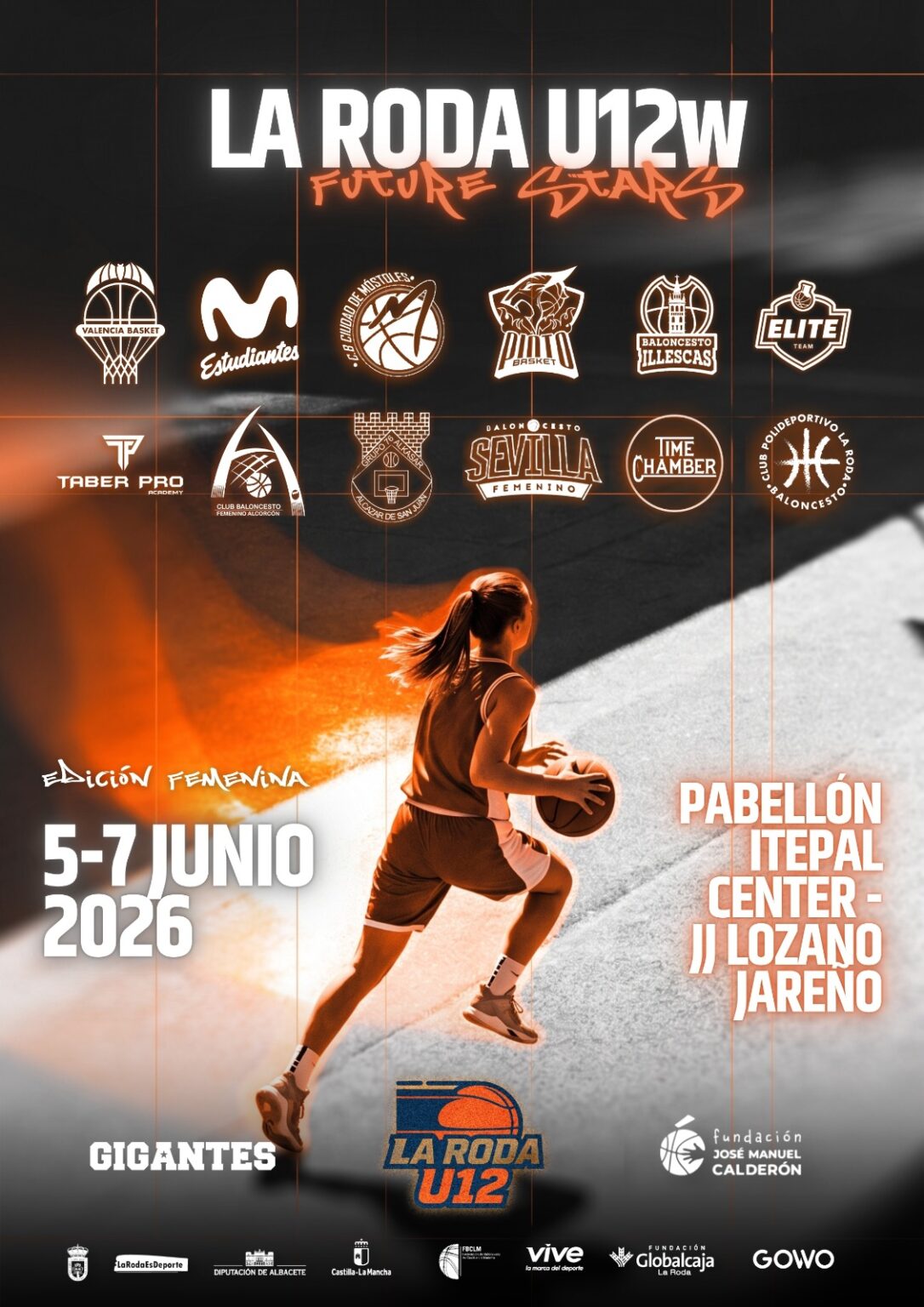 Árbitros de baloncesto participantes en el Clínic Arbitral FBCLM en La Roda