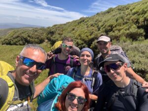 Alpinistas y escaladores castellanomanchegos en la Sierra de Gredos durante el primer encuentro de la FDMCM