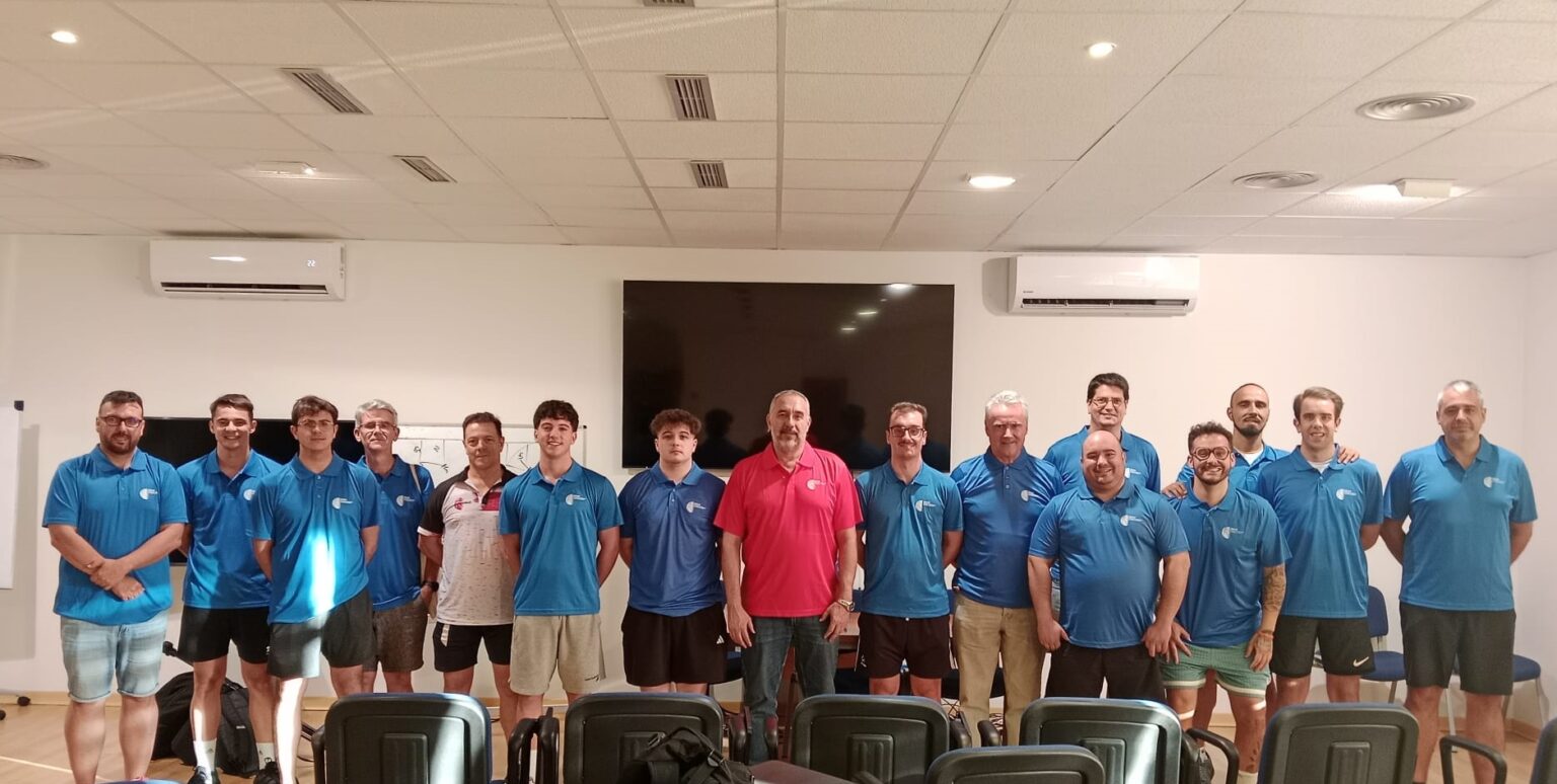 Alumnos del curso de entrenador de baloncesto Grado Superior de la FBCLM en la sede de Alcázar de San Juan