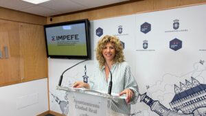Yolanda Torres, concejala de Promoción Económica de Ciudad Real, en la presentación de las ayudas al comercio local