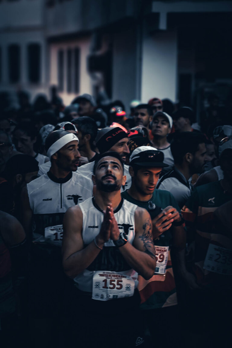 Participante corriendo por los senderos de los Montes de Fuencaliente en el Desaío Cucón