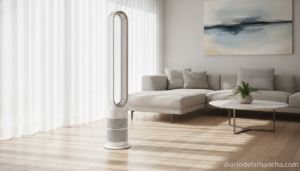 Ventilador de torre Dyson Cool AM07 en salón moderno