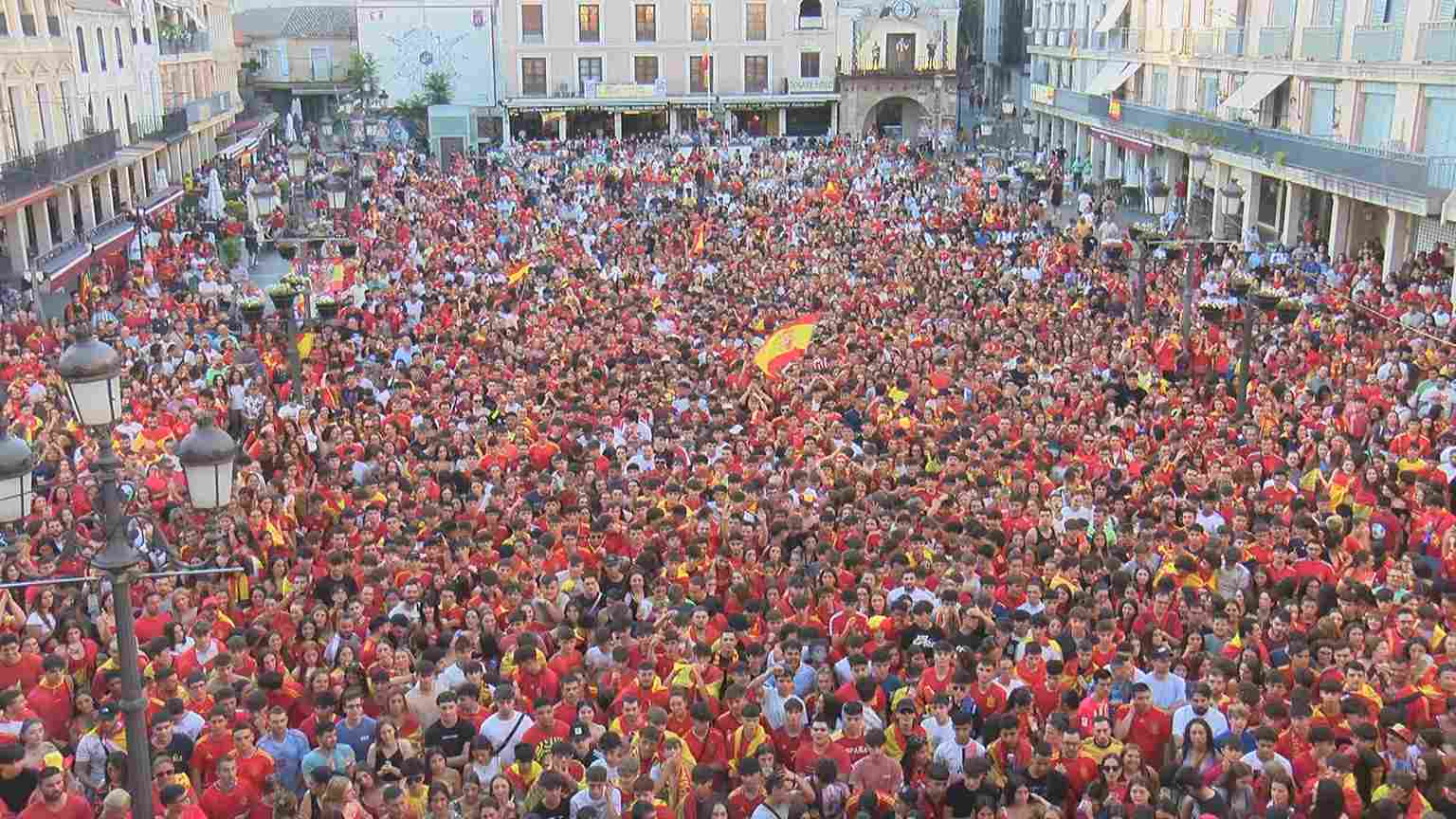 Pantalla gigante de 25 metros cuadrados instalada en la Plaza Mayor de Ciudad Real para el Mundial 2026