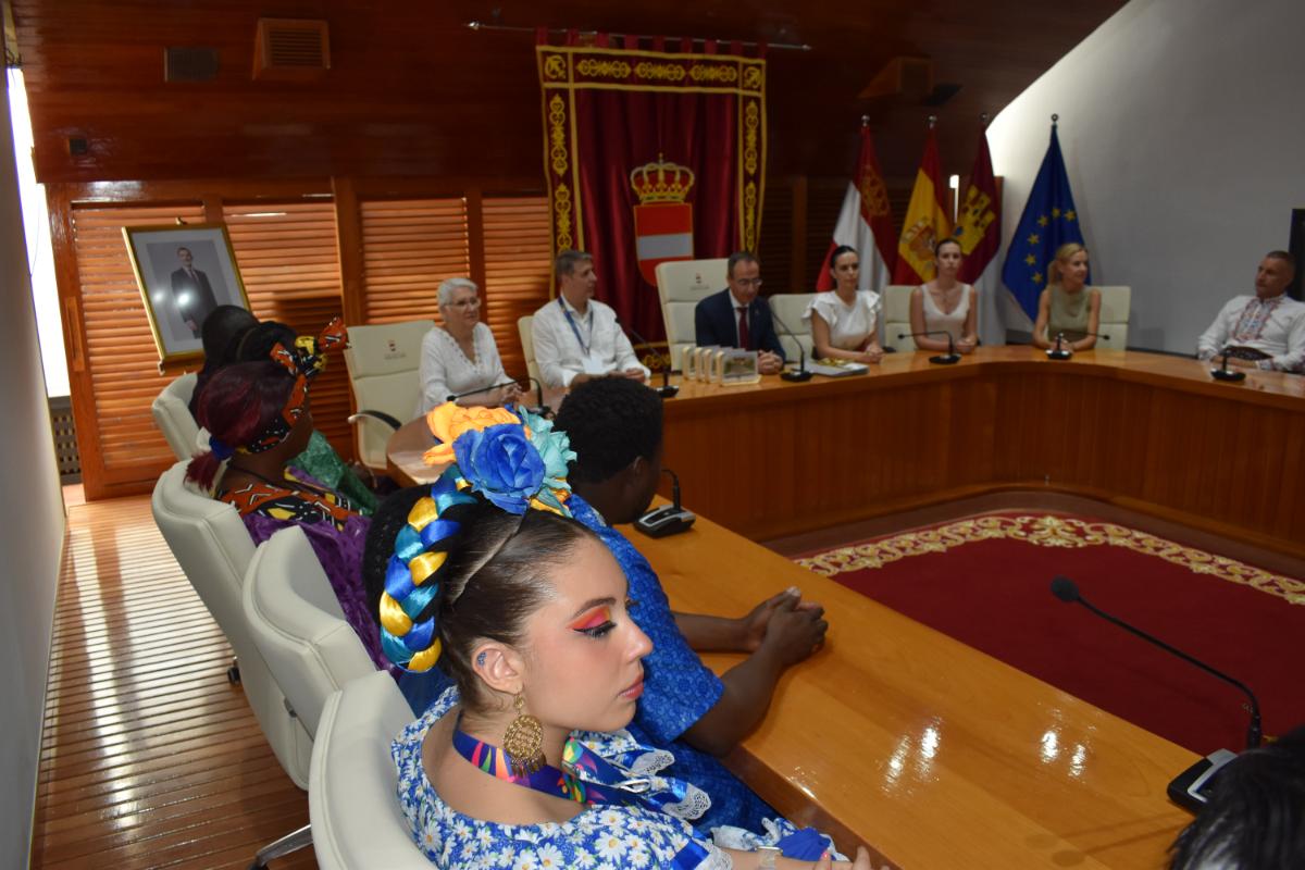 Puertollano Acoge con Entusiasmo a los Participantes del 39º Festival Internacional de Folclore 37