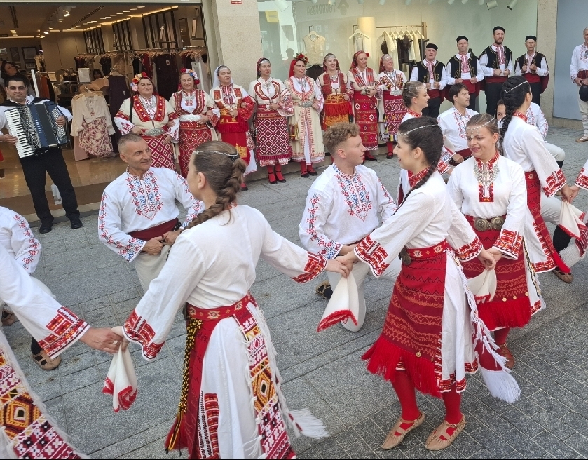 Puertollano Acoge con Entusiasmo a los Participantes del 39º Festival Internacional de Folclore 40