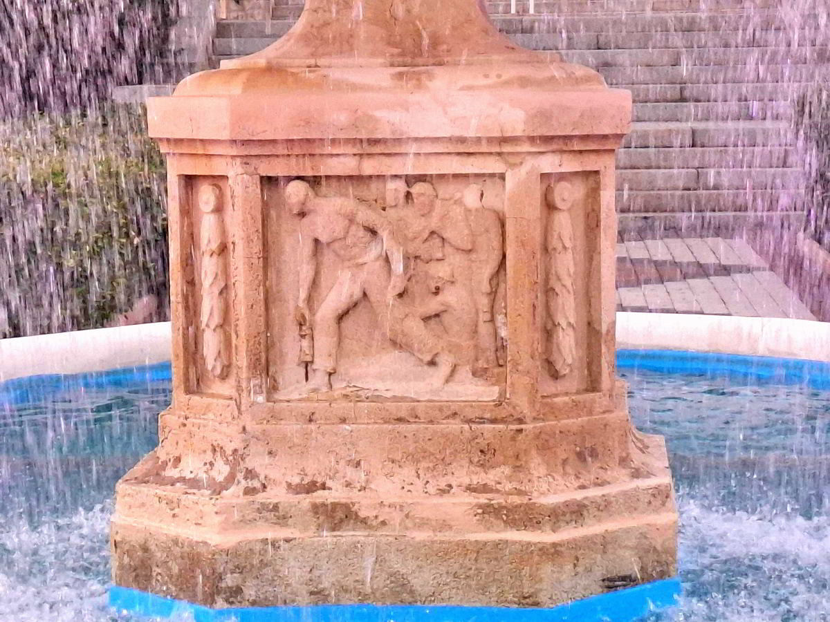 El Ayuntamiento de Puertollano Restaura la Magnificencia de la Fuente en Honor a los Mineros en Plaza España 4 El Ayuntamiento de Puertollano Restaura la Magnificencia de la Fuente en Honor a los Mineros en Plaza España 4
