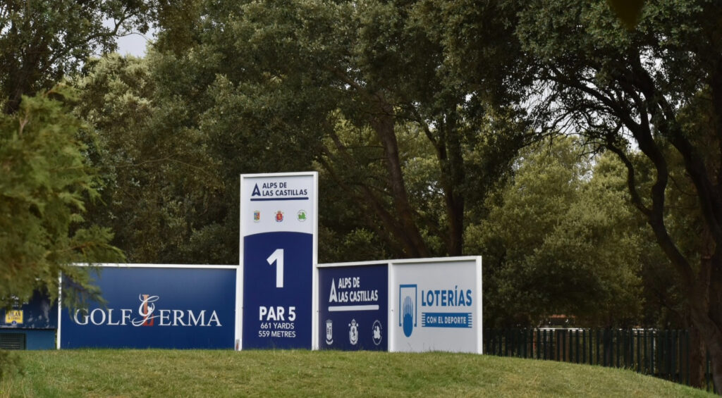 Jugadores disputando el Alps de las Castillas en Golf Lerma