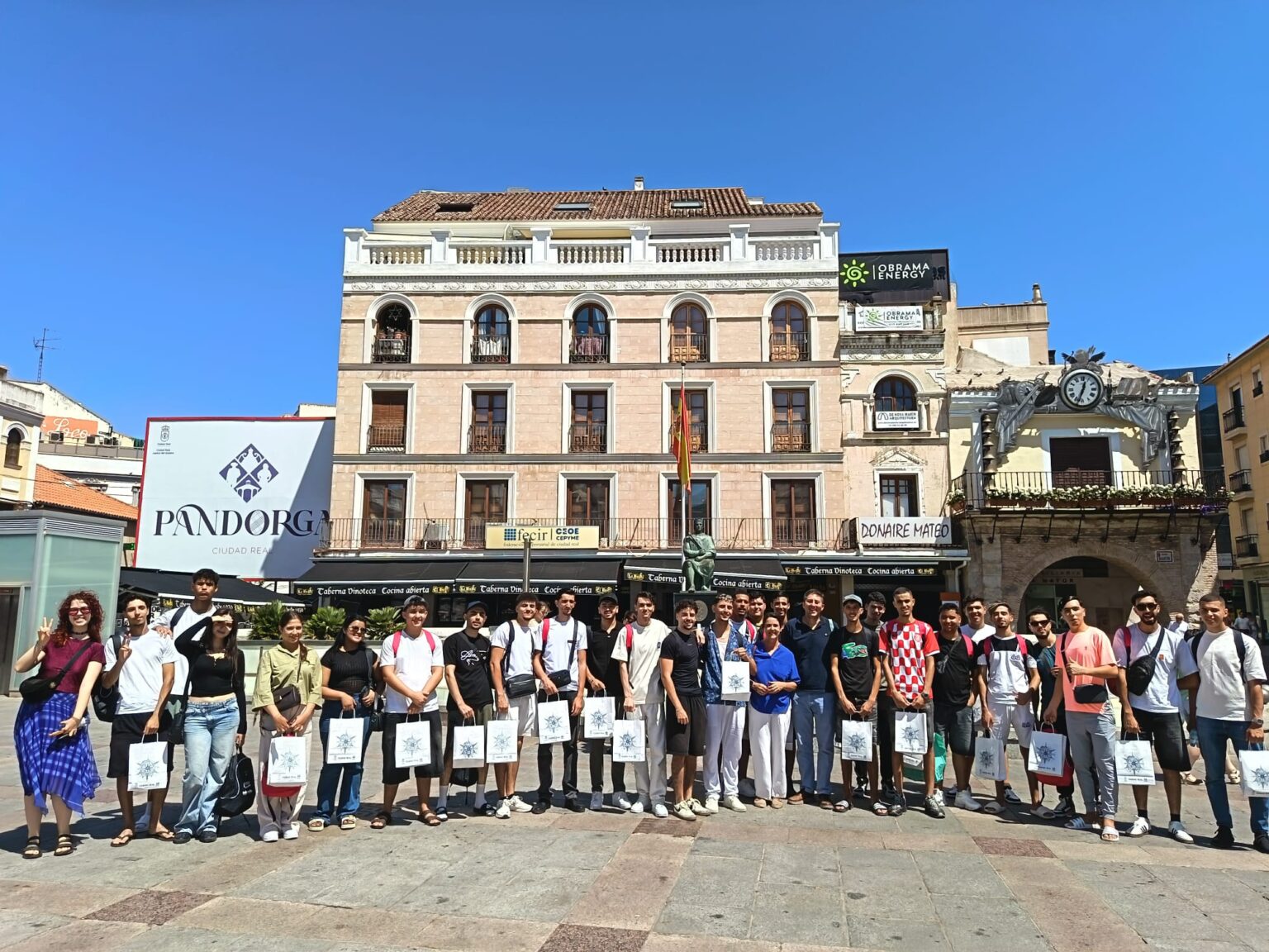 Estudiantes internacionales durante una visita guiada por Ciudad Real dentro del programa de turismo idiomático