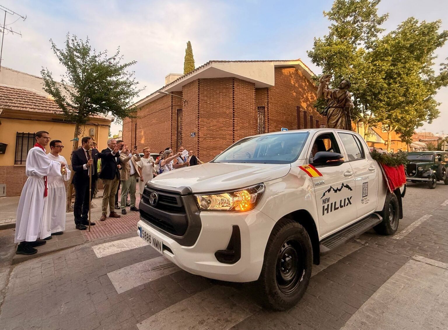 Bendición de vehículos en la festividad de San Cristóbal en el Barrio del Pilar de Ciudad Real