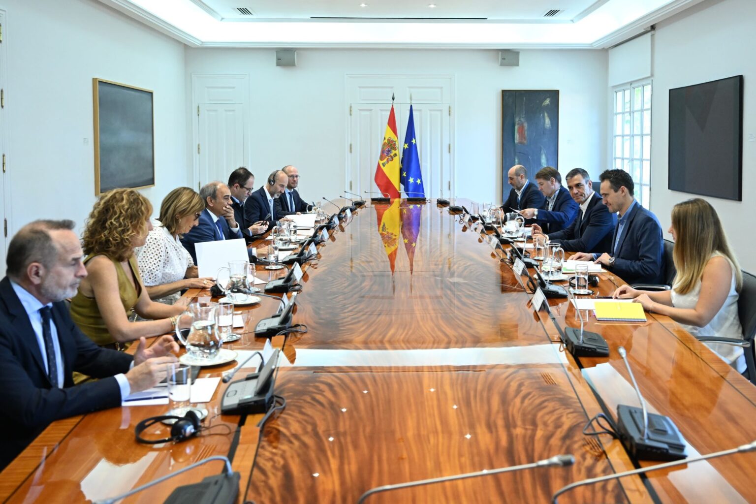 La Moncloa: El presidente impulsa la economía social en reunión con CEPES 1