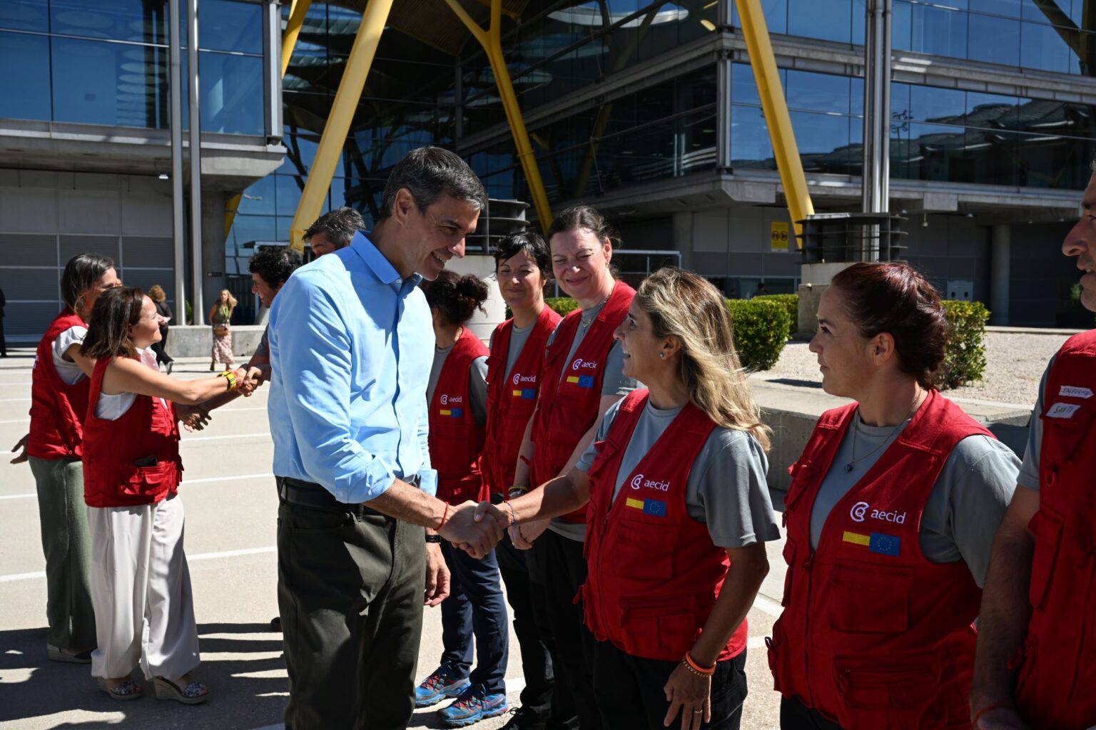 La Moncloa: Pedro Sánchez da la bienvenida al equipo START de la AECID tras su regreso de Venezuela 2