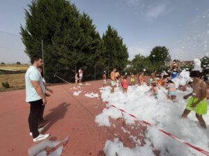 Niños participan en el II Campamento Urbano de Verano Municipal en la Finca Alarcos de Ciudad Real