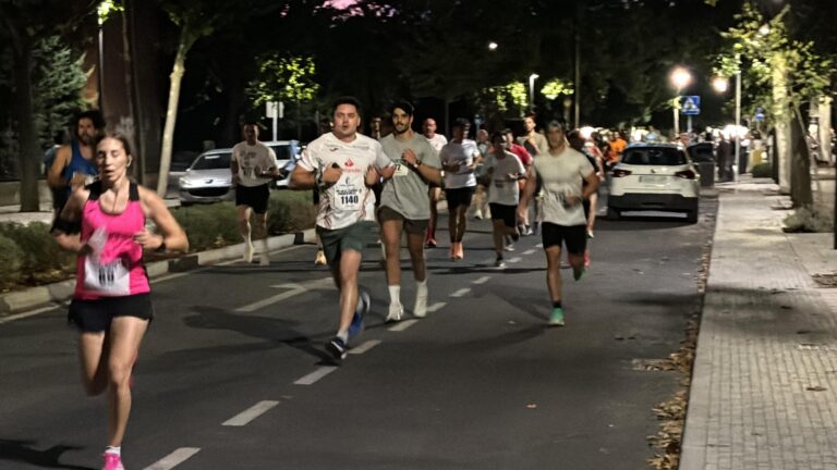 Corredores en la salida de la I Carrera Nocturna La Pandorga en Ciudad Real
