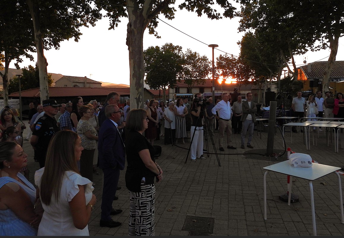 El Villar da la Bienvenida a sus Fiestas del Agua con la Inauguración de una Escultura de Don Quijote y Sancho Panza por Máximo Sáez 8 El Villar da la Bienvenida a sus Fiestas del Agua con la Inauguración de una Escultura de Don Quijote y Sancho Panza por Máximo Sáez 8
