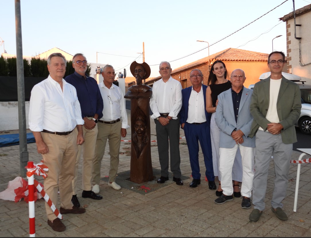 El Villar da la Bienvenida a sus Fiestas del Agua con la Inauguración de una Escultura de Don Quijote y Sancho Panza por Máximo Sáez 4 El Villar da la Bienvenida a sus Fiestas del Agua con la Inauguración de una Escultura de Don Quijote y Sancho Panza por Máximo Sáez 4
