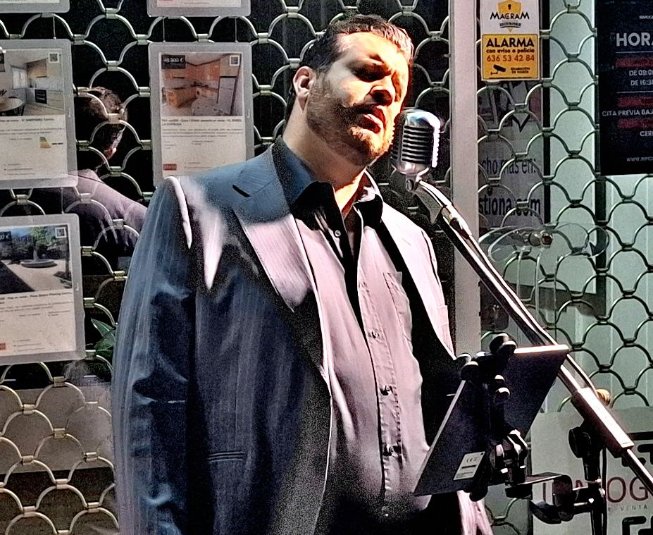 Marcos Bartolomé Cierra con Éxito el Ciclo de Verano 'Música en la Calle' con Su Poderosa Voz 2