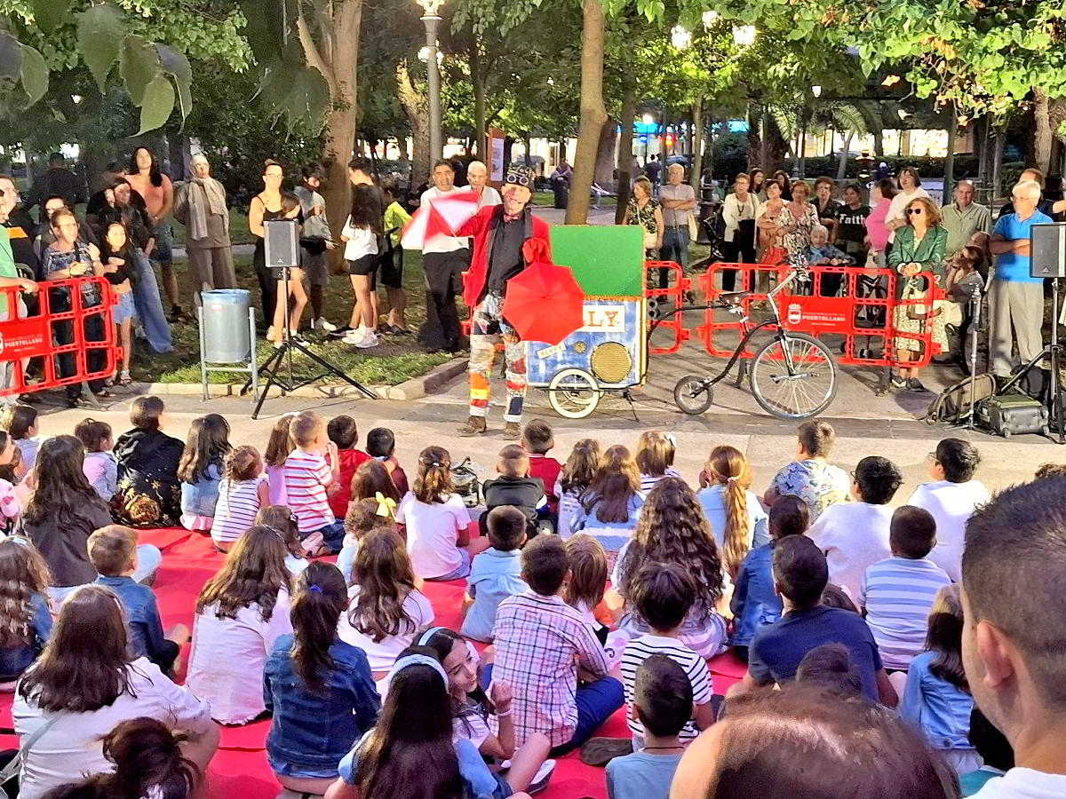 El Velocípedo de Billy Bluff Encanta a los Más Pequeños en el Inaugural 'Puertollano te Ilusiona' 4