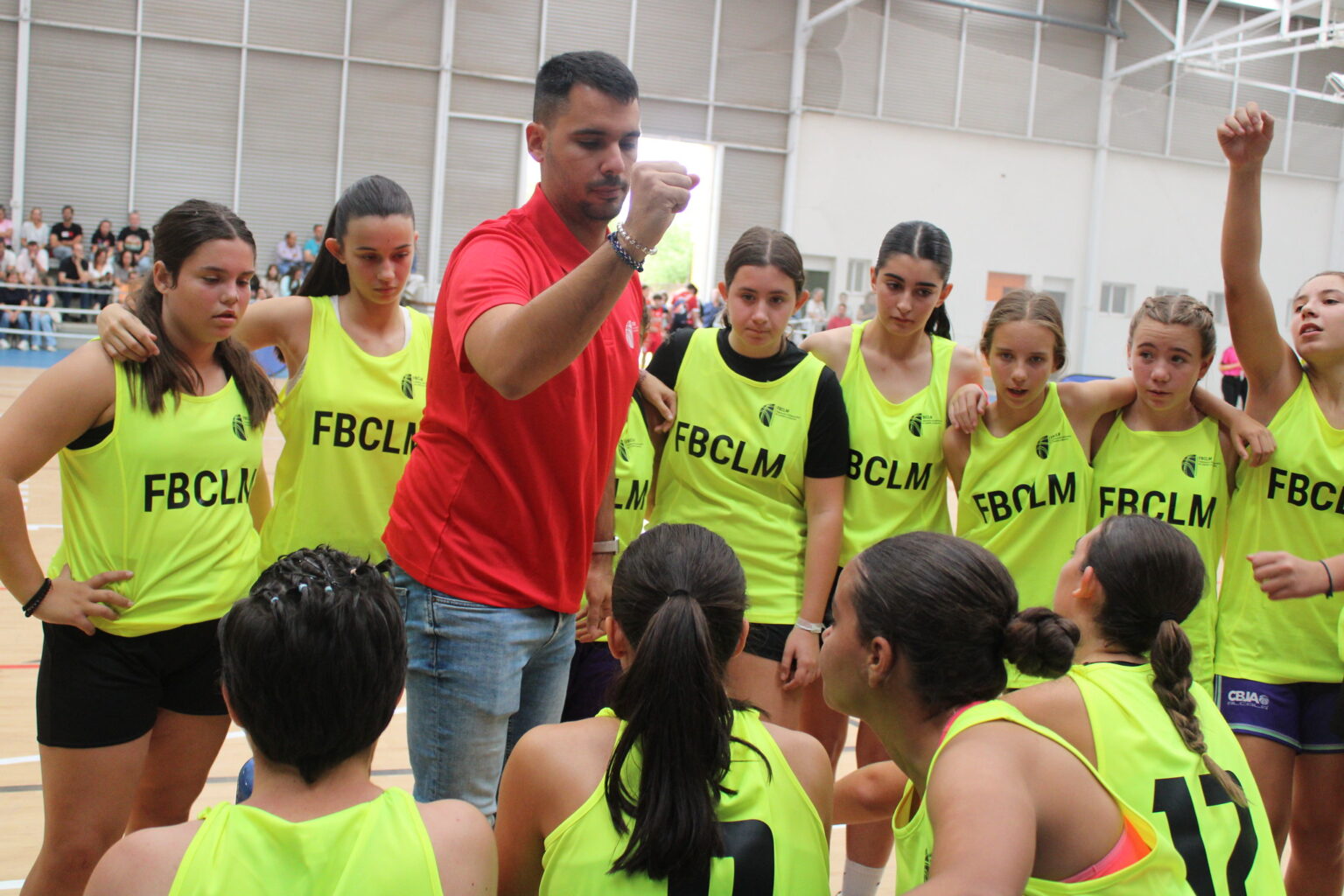 Jugadores y jugadoras de baloncesto en una concentración de las selecciones provinciales U13 de Castilla-La Mancha