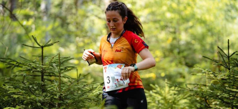 Orientadora española compitiendo en la Copa del Mundo de Orientación en República Checa
