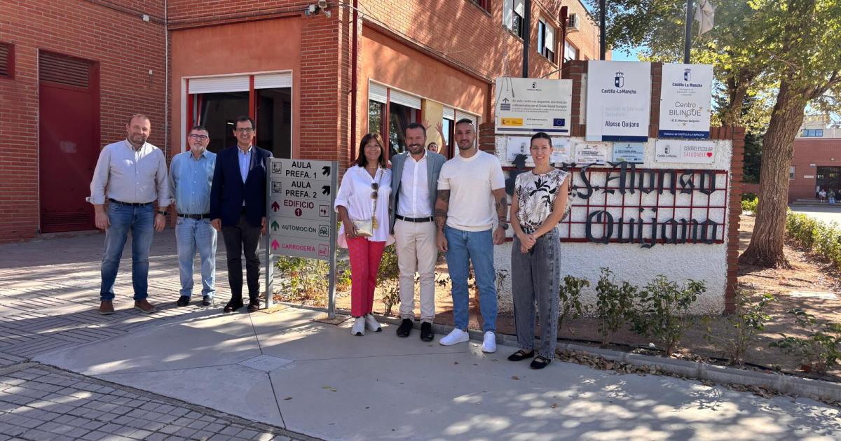 El comisionado José Luis Escudero visita el IES Alonso Quijano de Quintanar de la Orden