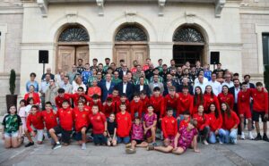 Acto de presentación del REBI Balonmano Cuenca con el vicepresidente Martínez Guijarro
