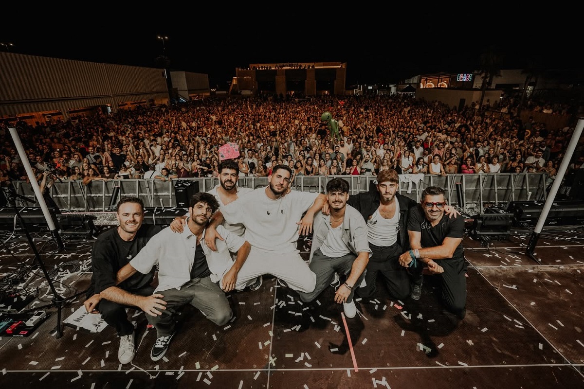 Fin de Semana Festivo: Conciertos, Tardeo Musical y Creatividad Bajo Guirnaldas y Arcos Luminosos 4 Fin de Semana Festivo: Conciertos, Tardeo Musical y Creatividad Bajo Guirnaldas y Arcos Luminosos 4