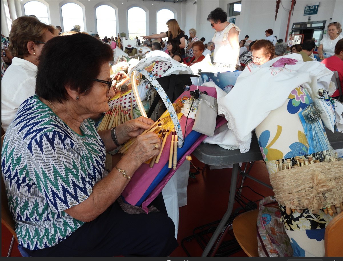 Éxito en el XXVI Encuentro de Encajeras: 560 participantes de toda España se dan cita en Puertollano 2