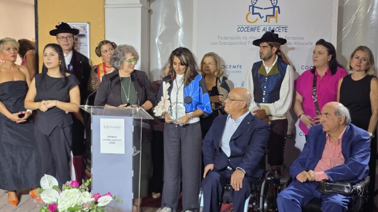 La consejera Mercedes Gómez recibe el Premio Accesibilidad COCEMFE Albacete 2026 por el plan de Ruidera