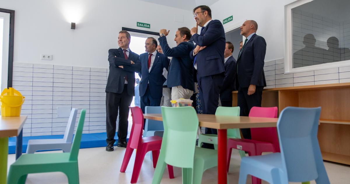 Garcia-Page inaugura la Escuela Infantil Pequenos Exploradores en Talavera de la Reina