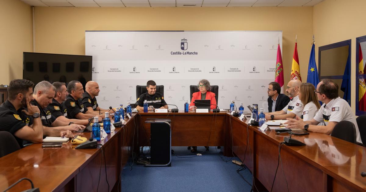 La consejera de Desarrollo Sostenible, Mercedes Gómez, se reúne con responsables de la UME