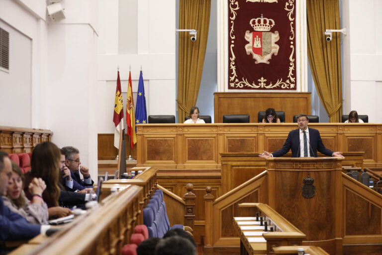 El consejero de Educación, Amador Pastor, interviene en las Cortes de Castilla-La Mancha sobre el inicio del curso 2026-2027
