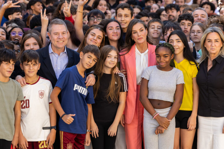 La Reina Letizia y Emiliano García-Page en la apertura del curso de FP en el IES Ribera del Tajo de Talavera de la Reina
