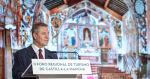 El presidente de Castilla-La Mancha, Emiliano García-Page, durante el II Foro Regional de Turismo en Sigüenza