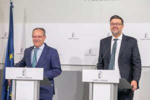 Firma del acuerdo de prácticas de FP en la Administración regional