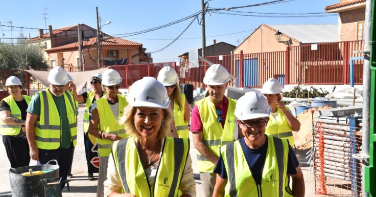 Visita de la delegada de la Junta en Cuenca a las obras de reforma del colegio de Villarta