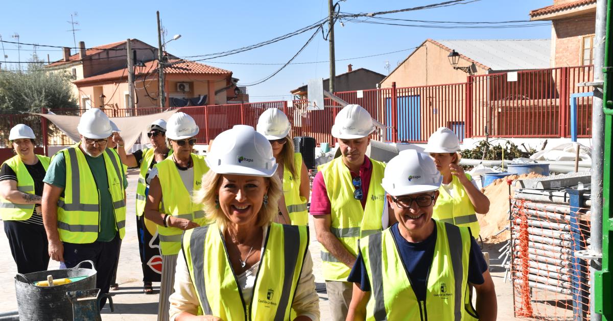 Visita de la delegada de la Junta en Cuenca a las obras de reforma del colegio de Villarta