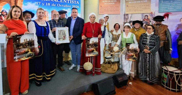 Presentación de la recreación histórica Alcaraz Renacentista en el stand de la Junta en la Feria de Albacete