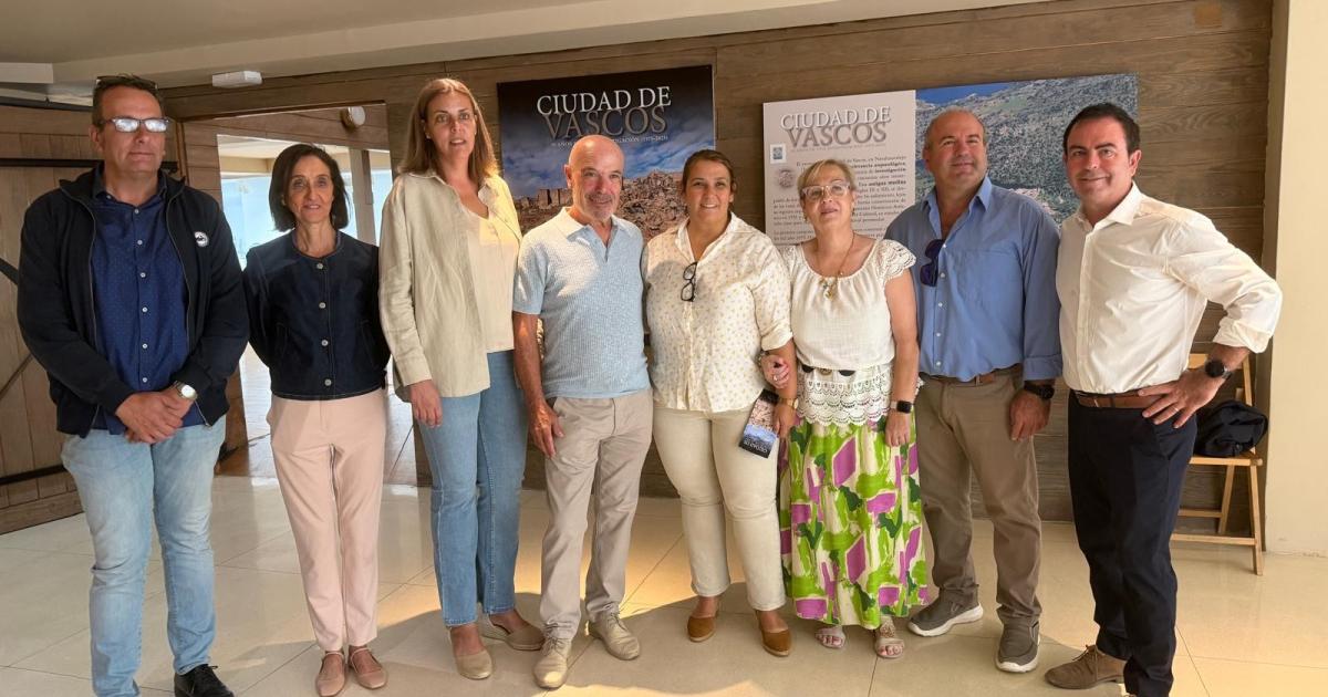 José Gutiérrez y David Gómez han inaugurado la exposición Ciudad de Vascos en el Museo Ruiz de Luna de Talavera de la Reina