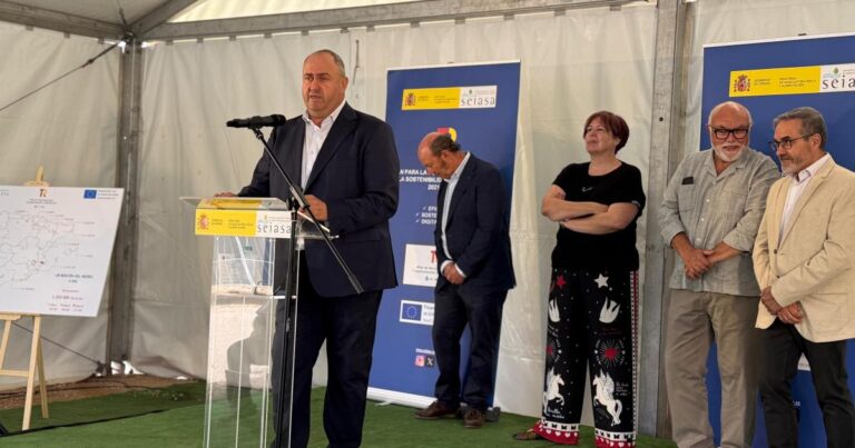 El consejero Martínez Lizán entrega las obras de modernización de los regadíos en Hellín