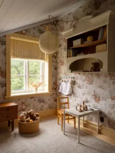 https://www.delikatissen.com/2026/09/decoracion-habitacion-infantil-nordica-papel-pintado-animales-bosque/delikatissen