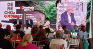 El comisionado del Reto Demográfico, Jesús Alique, durante su intervención en el encuentro sobre despoblación de UGT en Puente Viesgo