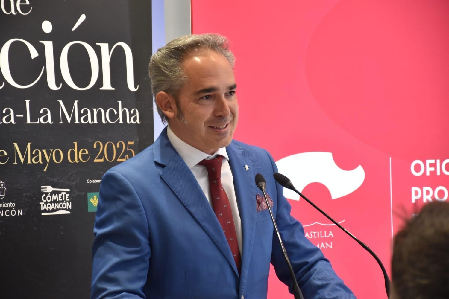 El delegado provincial de Agricultura, Rodrigo Fernández, explica el pago de la PAC en Cuenca