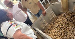 El delegado de Agricultura visita el centro de Pistalbilla en Fuentealbilla, Albacete