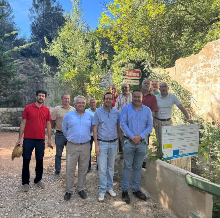 Inauguracion de las obras de mejora de la Comunidad de Regantes Nuestra Senora de Cortes en Alcaraz