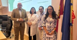 Pediatras y profesionales sanitarios en la jornada sobre vacunación frente a la gripe pediátrica en el Hospital General Universitario de Ciudad Real