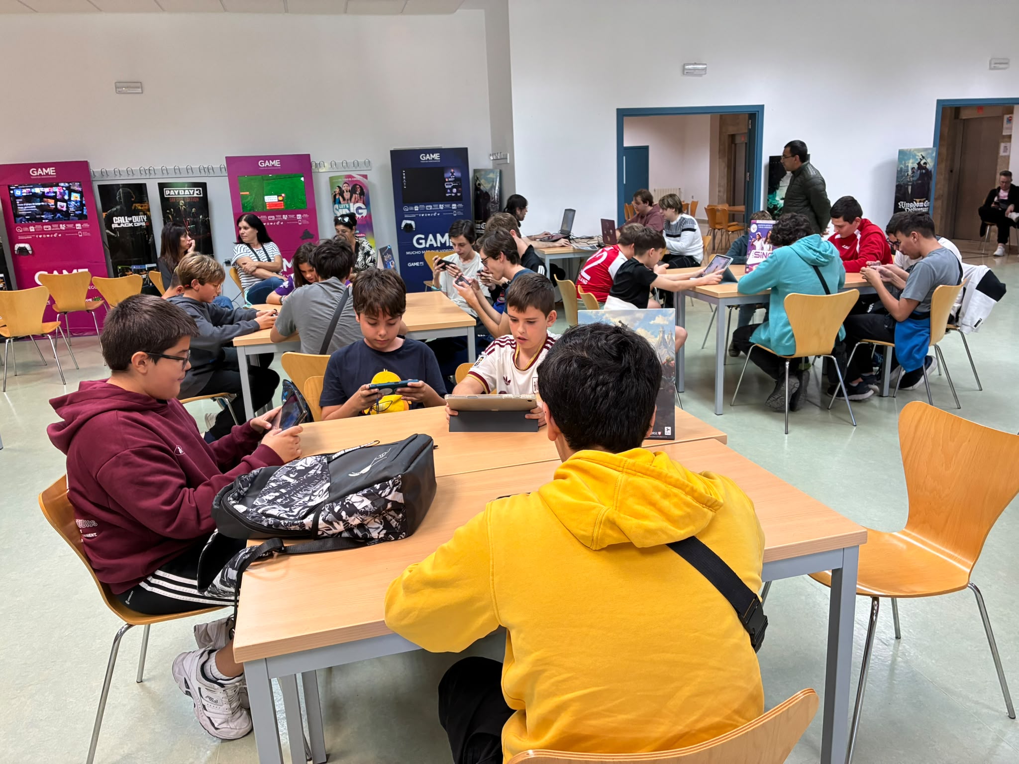 Éxito rotundo en la Game Party de Puertollano: Casi 400 jóvenes y más de 100 padres se unen a la diversión 14 Éxito rotundo en la Game Party de Puertollano: Casi 400 jóvenes y más de 100 padres se unen a la diversión 14