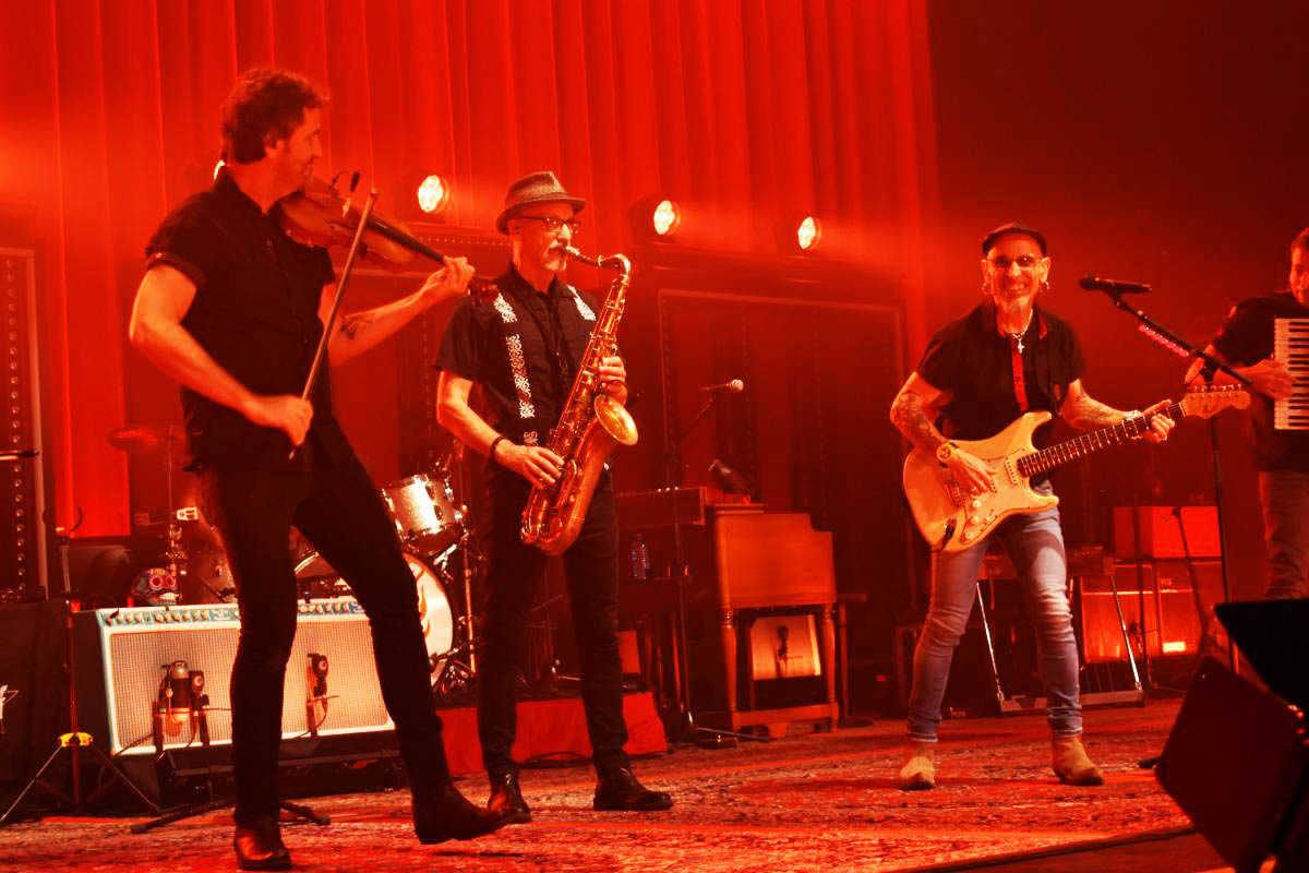 Puertollano Revive el Corazón Desierto de Fito & Fitipaldis en el Lanzamiento de su Gira 'Aullidos Tour' 4