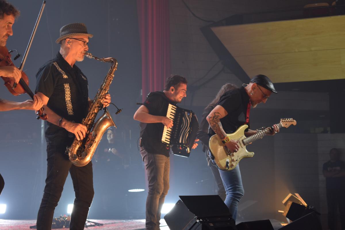 Puertollano Revive el Corazón Desierto de Fito & Fitipaldis en el Lanzamiento de su Gira 'Aullidos Tour' 16