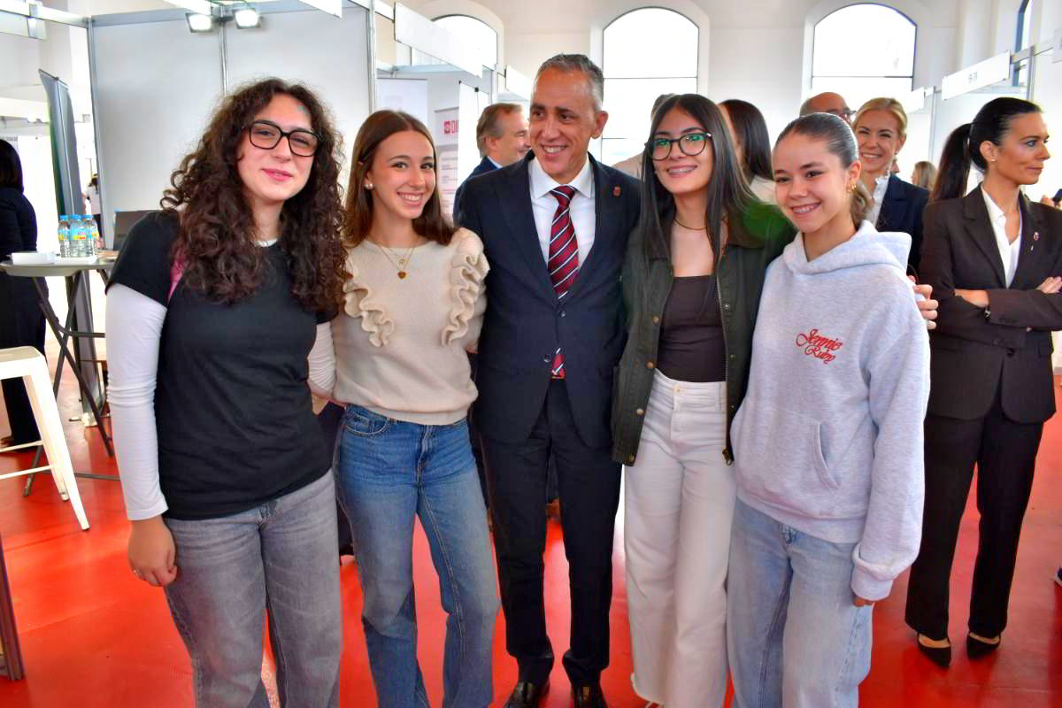 Miguel Ángel Ruiz: «No renuncies a tu futuro» en la Feria de FP Dual 1