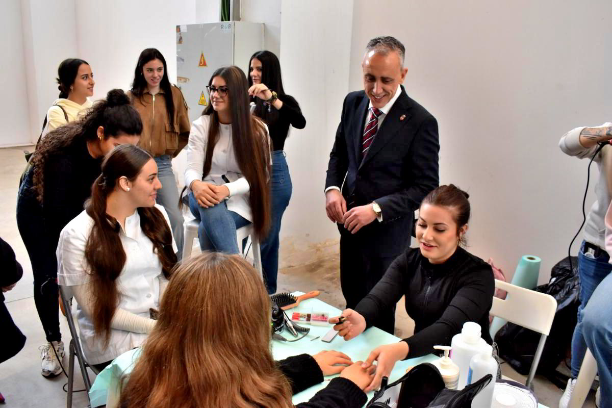Miguel Ángel Ruiz: «No renuncies a tu futuro» en la Feria de FP Dual 8
